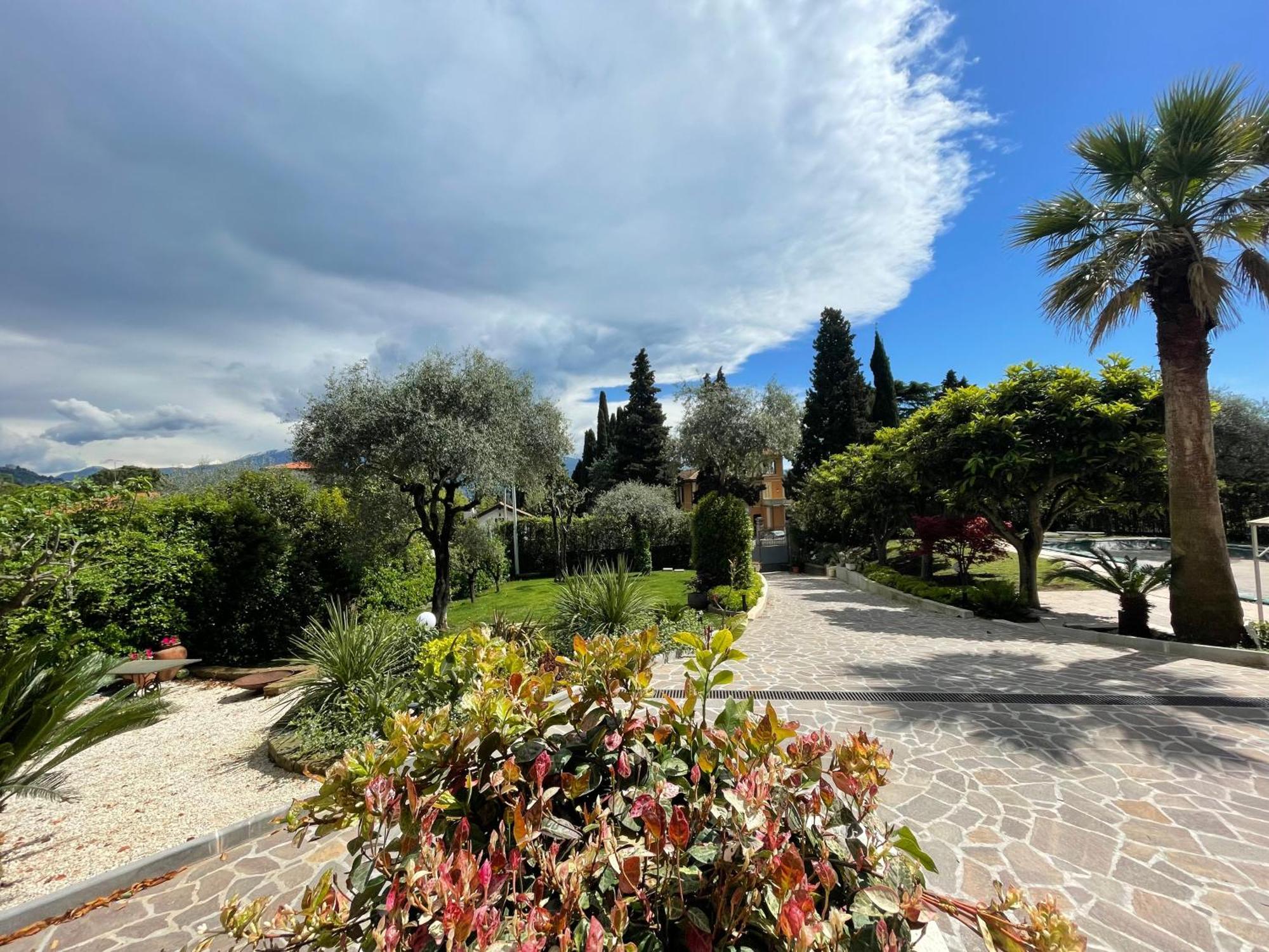 Villa Lou Toscolano Maderno Bagian luar foto